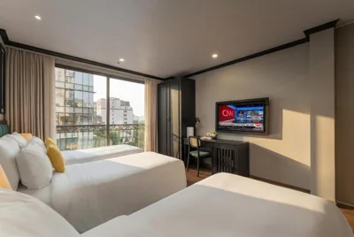 Habitación Triple con balcón — Embrace Boutique Hanoi Hotel